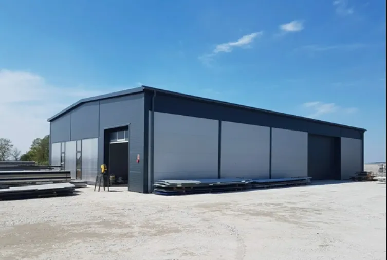 картинка-ссылка на статью: Какие покрытия для кровли ангаров существуют?